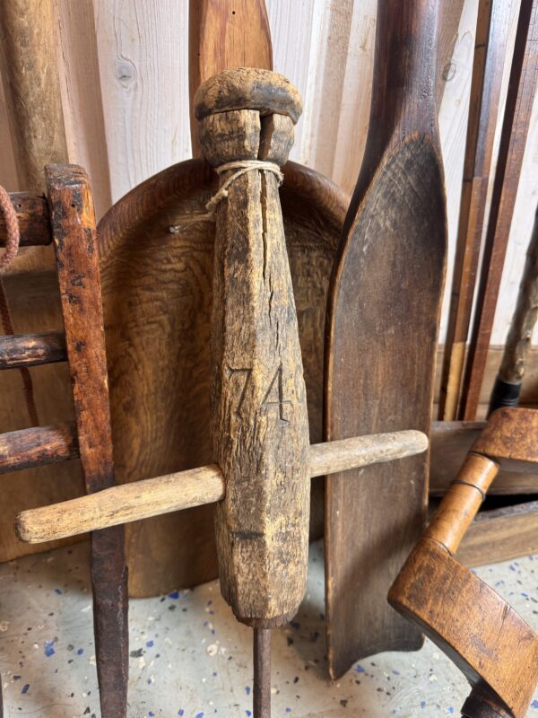 Parti med allmoges redskap. Bla en borr daterad 1740 - Bild 2