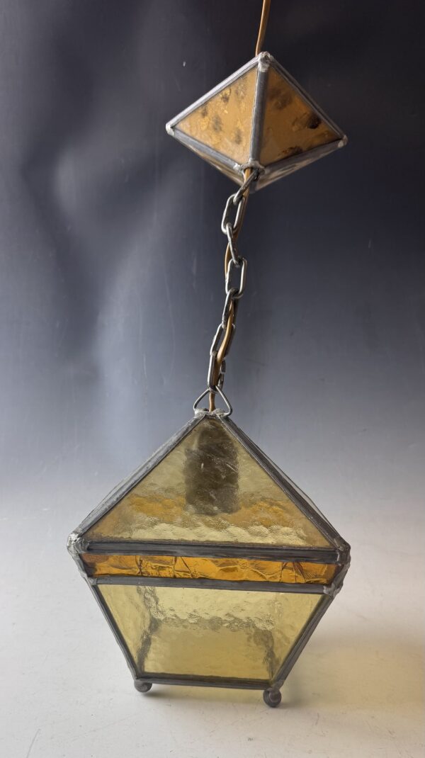 Taklykta. Blyinfattat glas