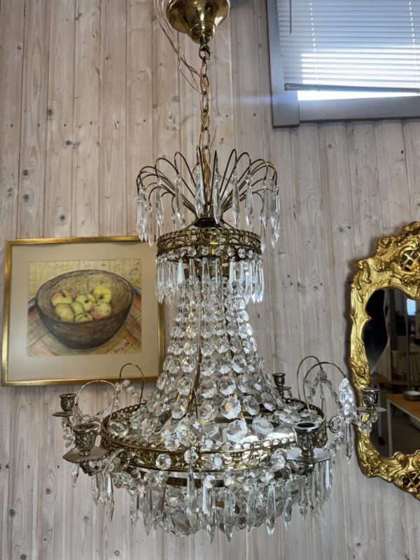 Kristallkrona i gustaviansk-stil